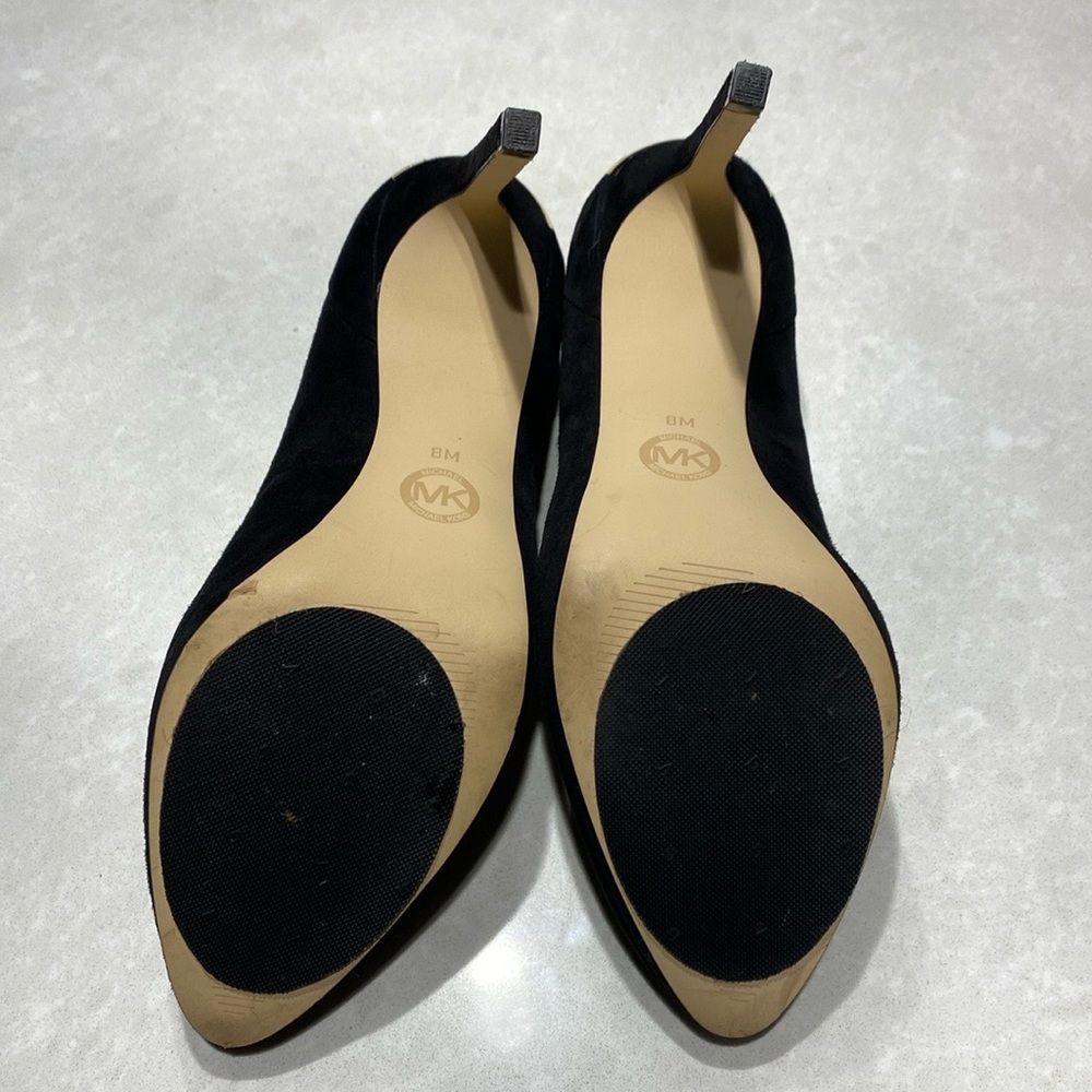 New Michael Kors Yasmine suede pumps Black gold cap logo on heels US 8 inbox⭐️⭐️ - Picture 13 of 17